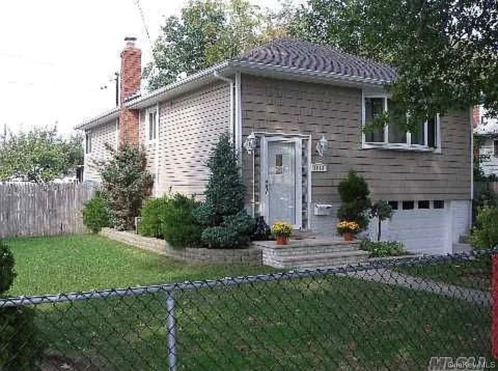 Photo of 1003 Steele Boulevard, Baldwin, NY 11510 (MLS # 959569)