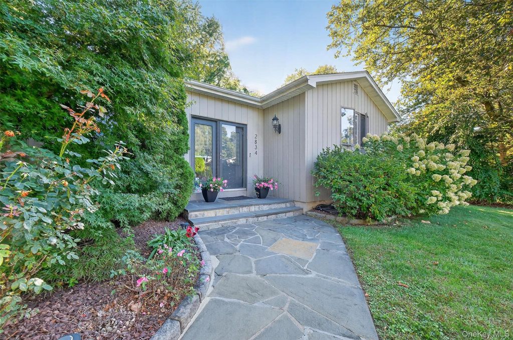 Photo of 2834 Hedge Street, Yorktown Heights, NY 10598 (MLS # 1001035)