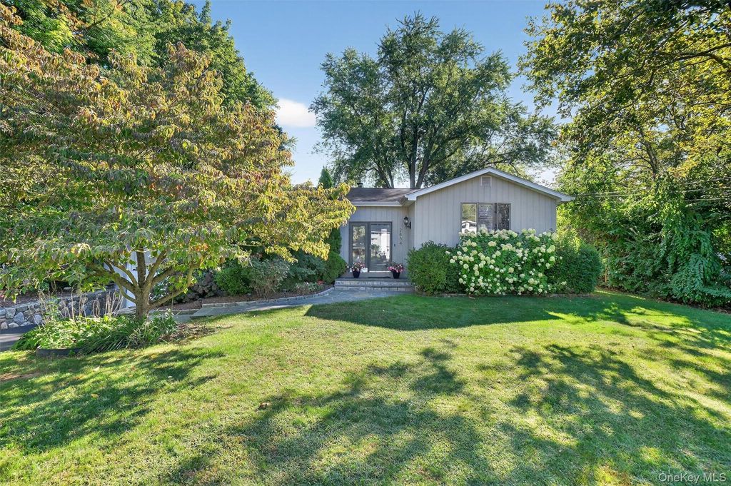 Photo of 2834 Hedge Street, Yorktown Heights, NY 10598 (MLS # 1001035)