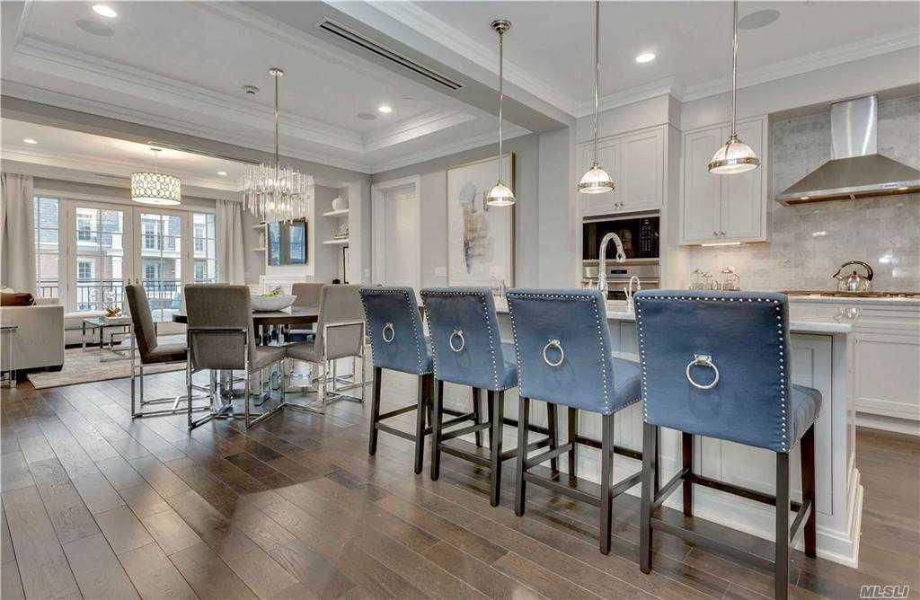 1000 Royal Court 1203