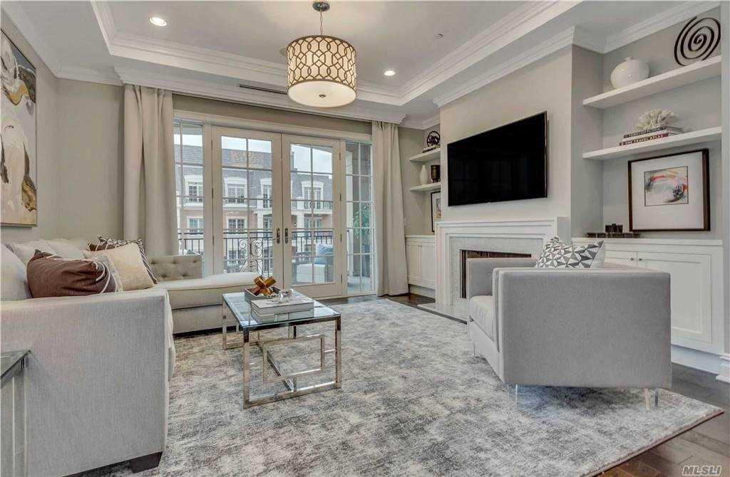 1000 Royal Court 1203
