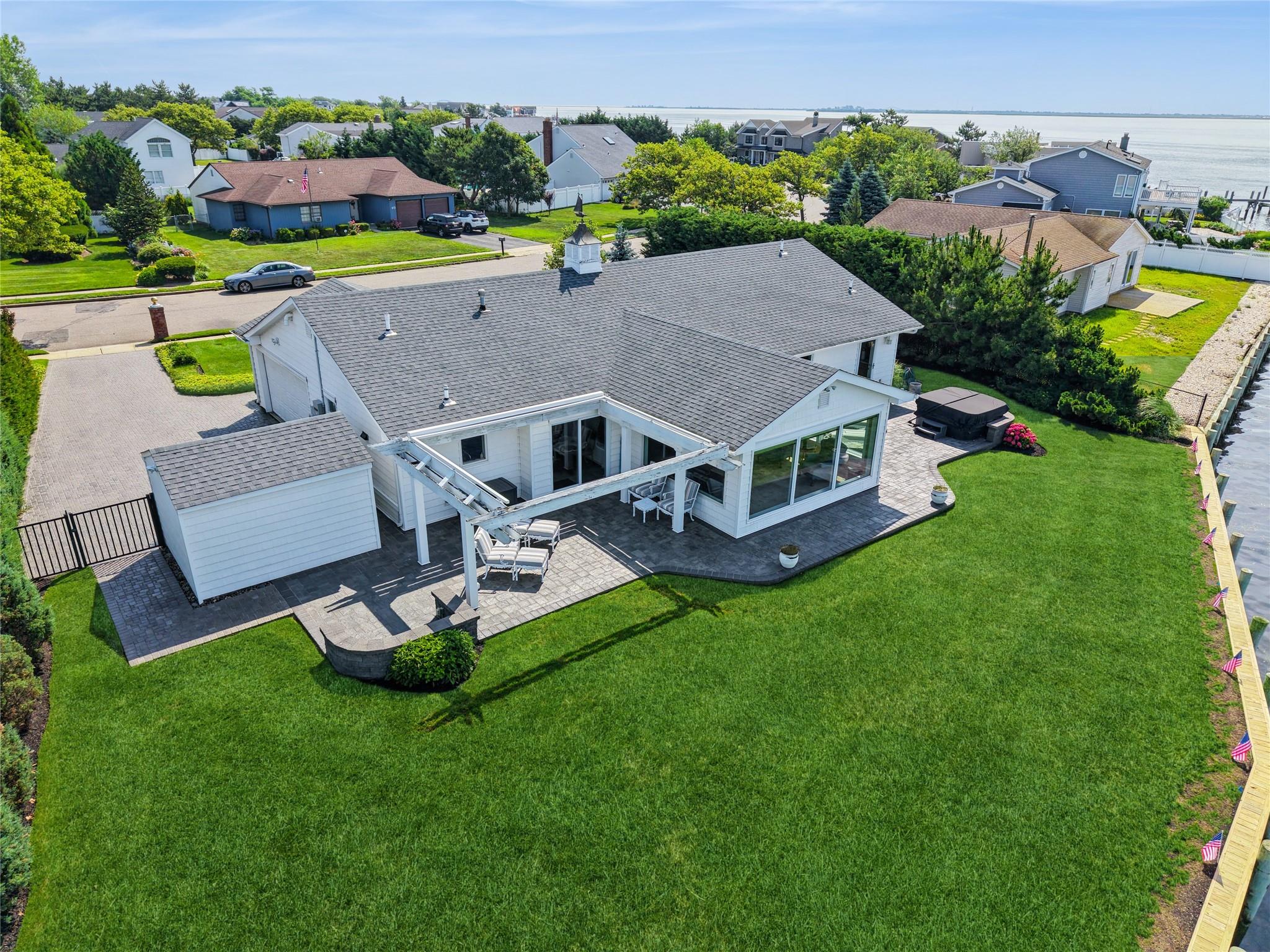 39 Shore Drive W