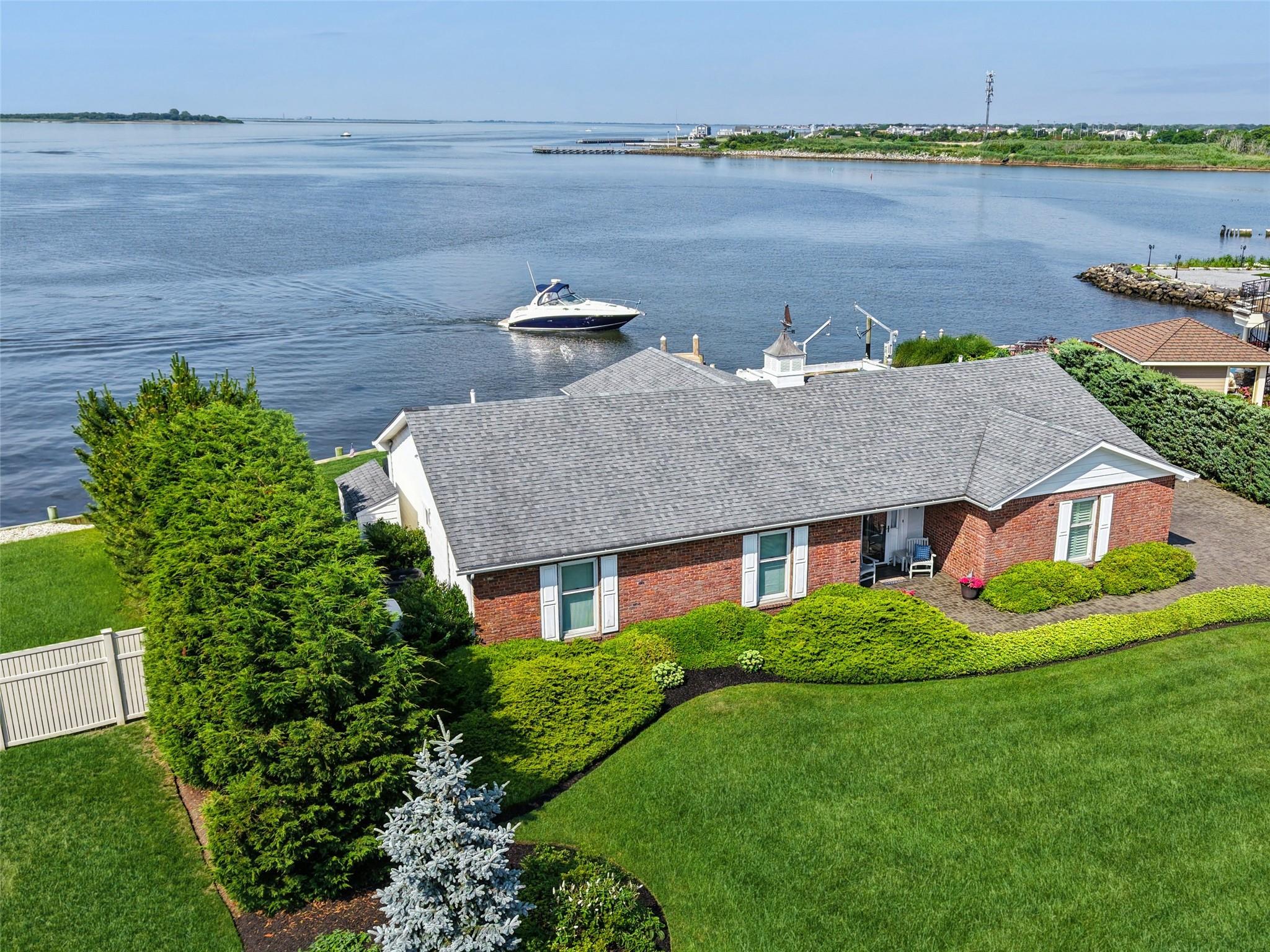 39 Shore Drive W