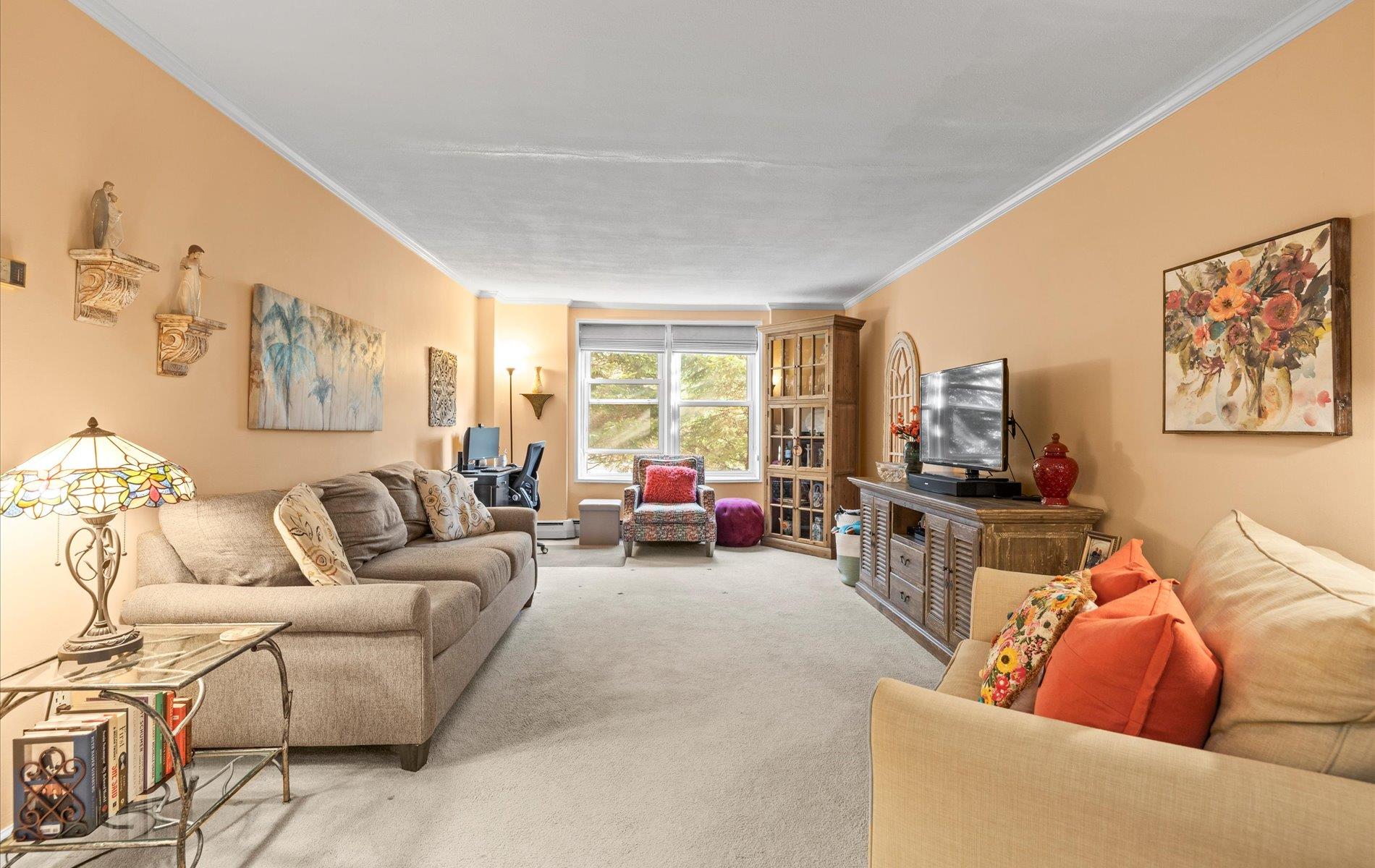 42-30 Douglaston Parkway #2H, Douglaston, New York image 3