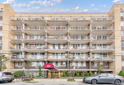 Photo of 650 Shore Road #5P, Long Beach, NY 11561 (MLS # 922056)