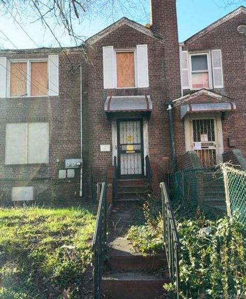 Multifamily For Sale - 19514 Hollis Avenue<br/> Saint Albans, NY 11412