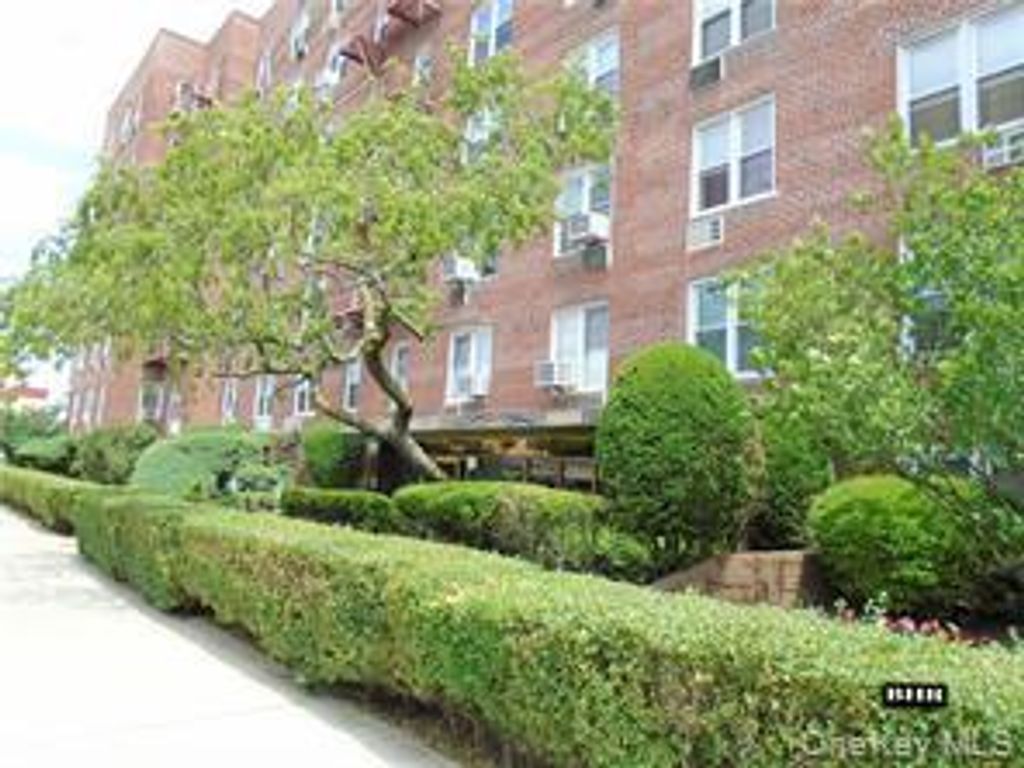 Photo of 2265 Gerritsen Avenue #5C, Brooklyn, NY 11229 (MLS # 1000439)