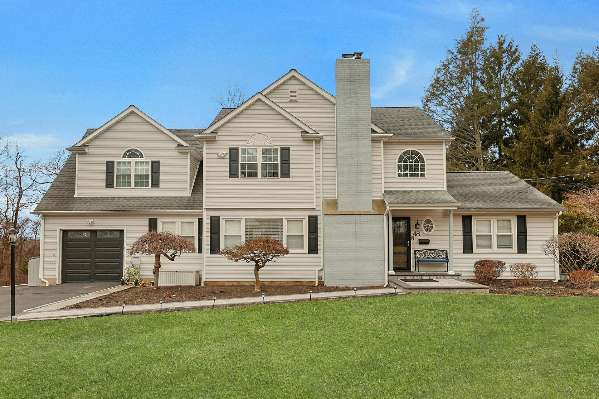48 Galloway Lane, Valhalla, New York image 1