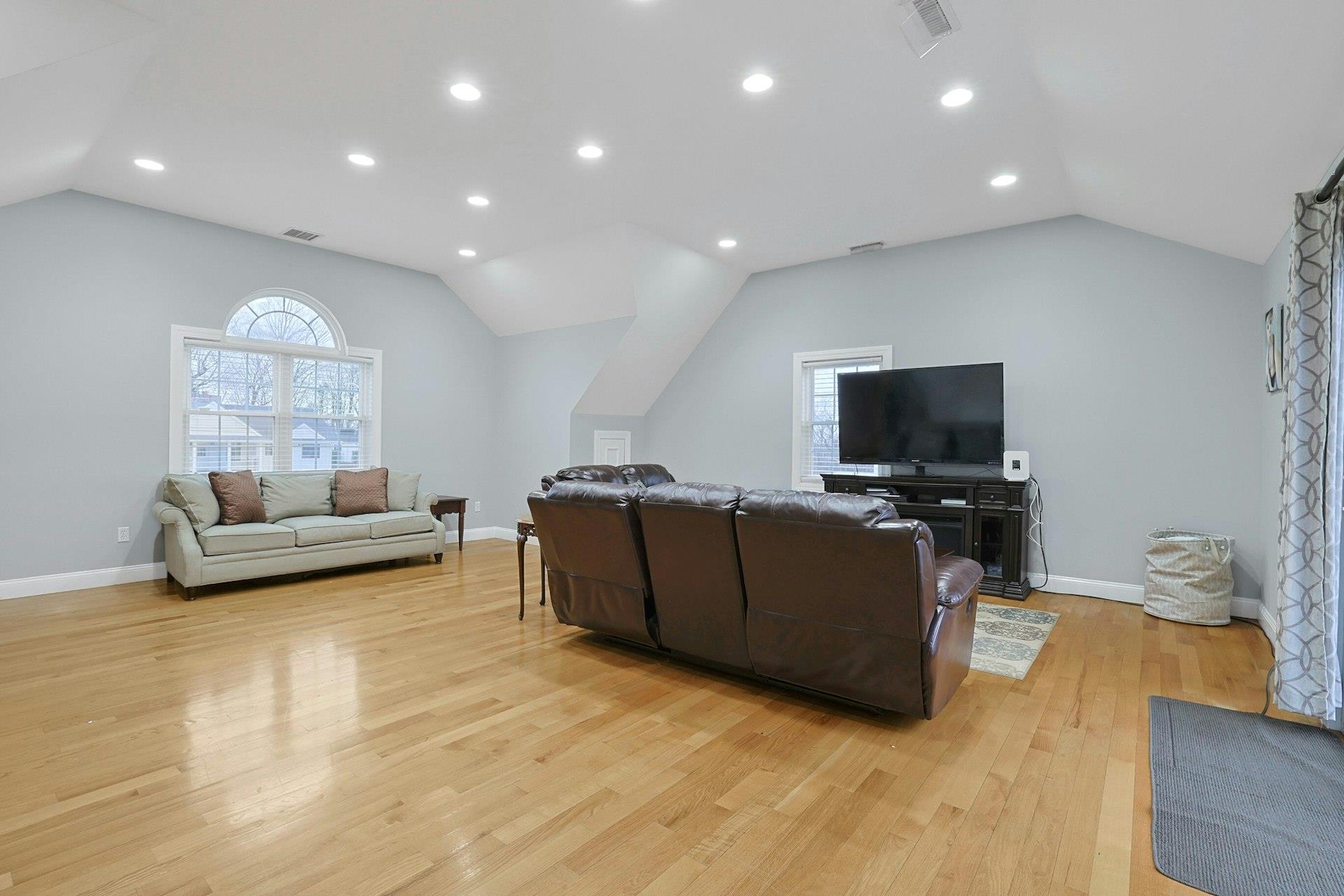 48 Galloway Lane, Valhalla, New York image 24