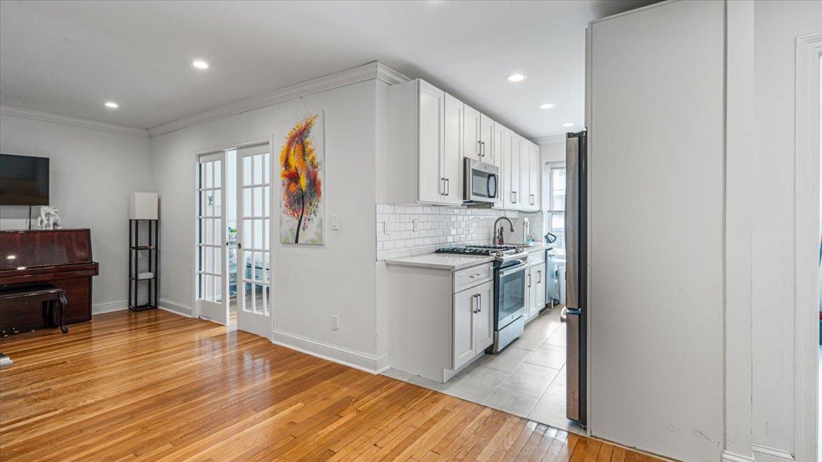 90 Knightsbridge Road #H 1, Great Neck, New York image 11