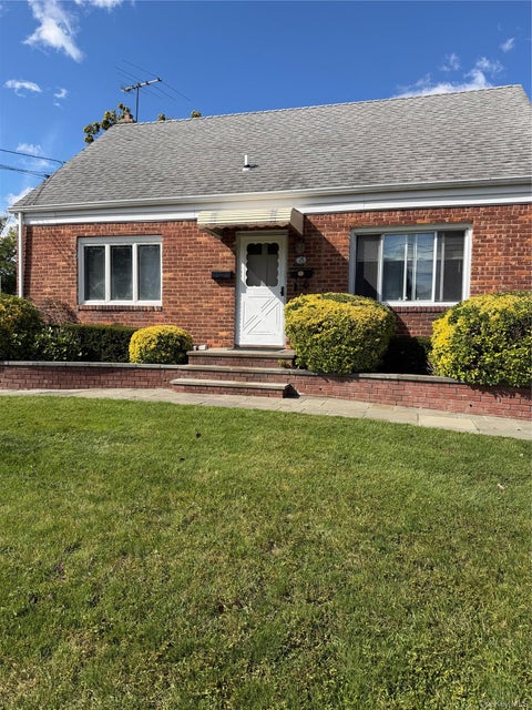 Multifamily For Rent - 15 Fifth Avenue<br/> Nassau County, Westbury, NY 11590