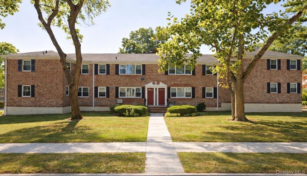 Photo of 15033 Jewel Avenue #303B, Flushing, NY 11367 (MLS # 955078)