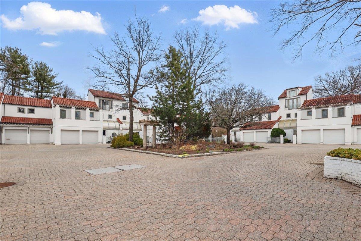 4 Kassel Court, Mamaroneck, New York image 2