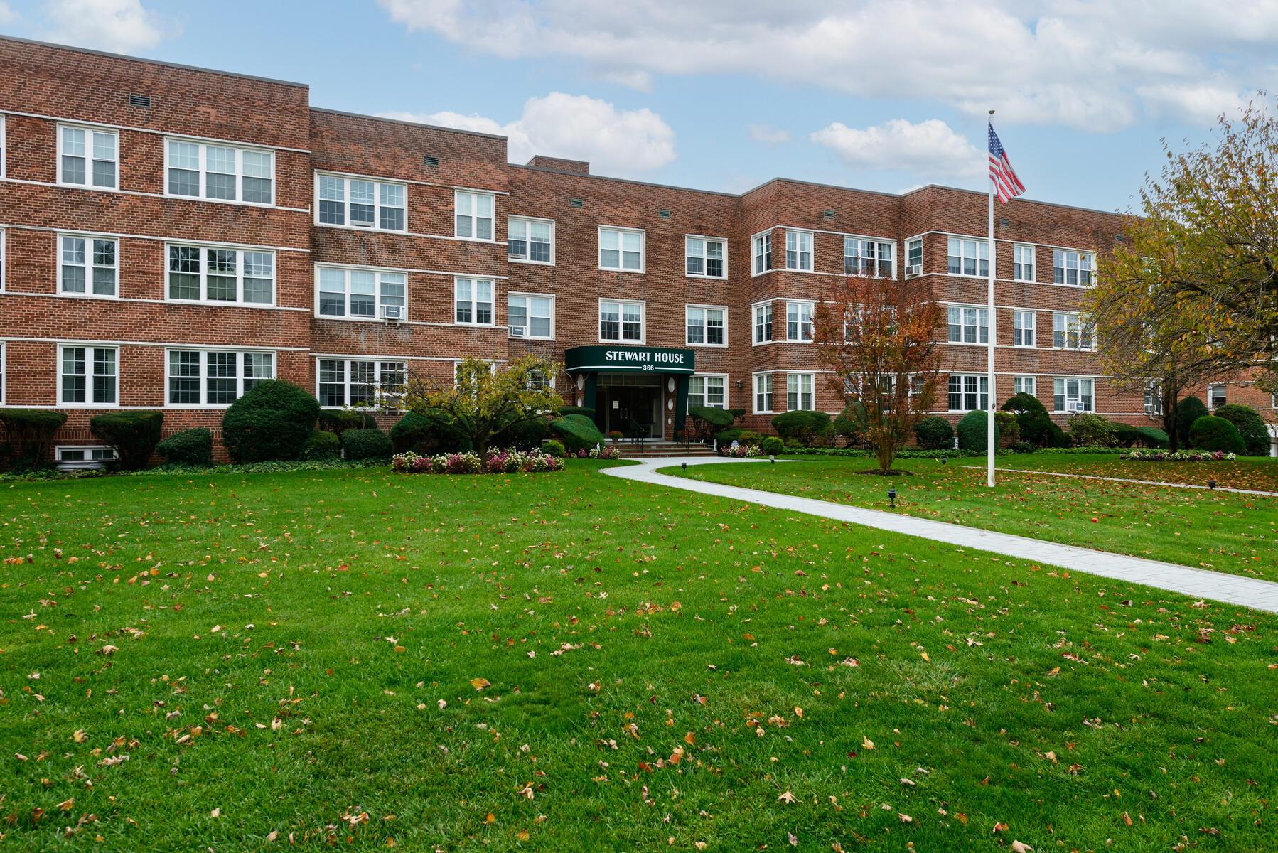 366 Stewart Avenue #A8, Garden City, New York image 2