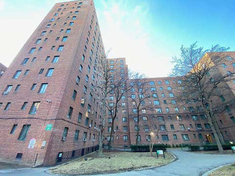 Condo For Sale - 1604 Metropolitan Avenue #3F<br/> Bronx, NY 10462