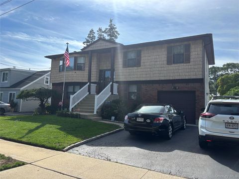 Photo of 110 Kinsella Avenue, Massapequa Park, NY 11762 (MLS # 918335)
