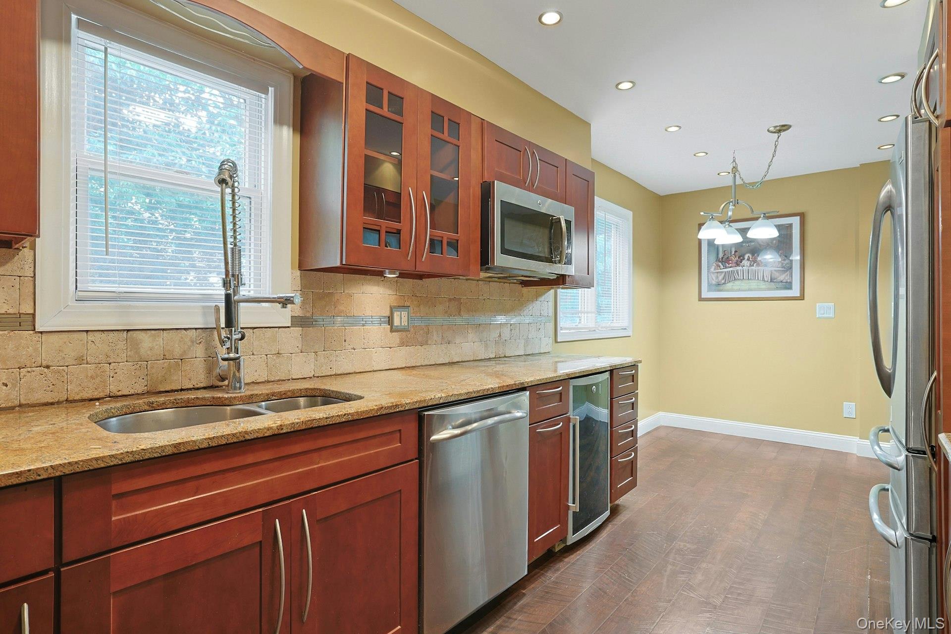 White Plains, New York 10607, United States, 3 Bedrooms Bedrooms, ,2 BathroomsBathrooms,Residential,Active,220592