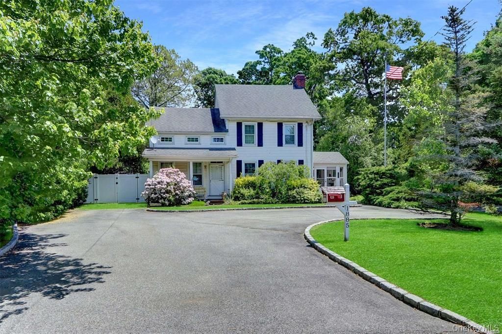 Photo of 1885 Washington Avenue, Seaford, NY 11783 (MLS # 977962)