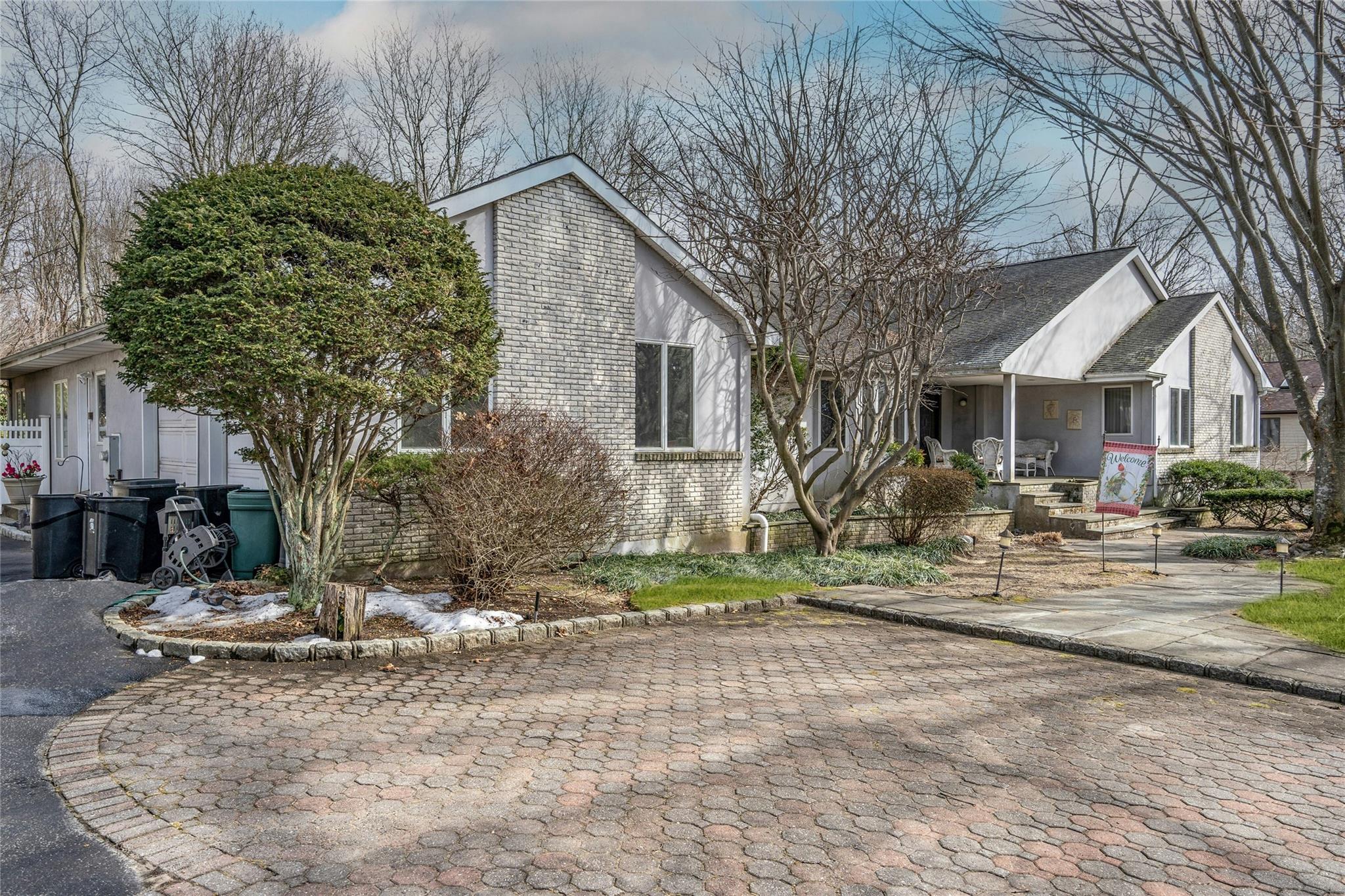 235 W Roosevelt Boulevard, Hauppauge, New York image 2