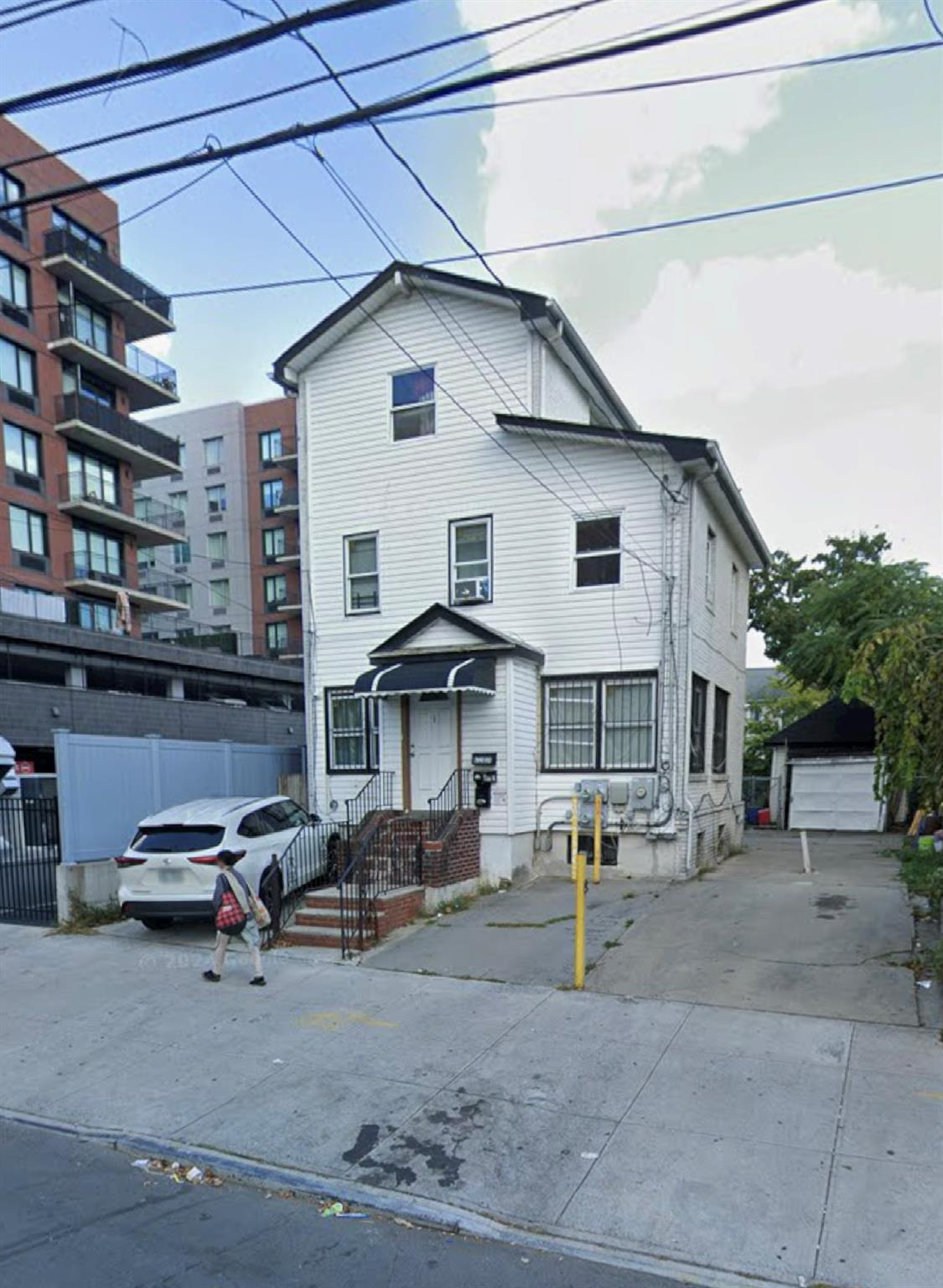 178th Street, Jamaica, Queens, NY - 3 Bedrooms  
2 Bathrooms  
6 Rooms - 