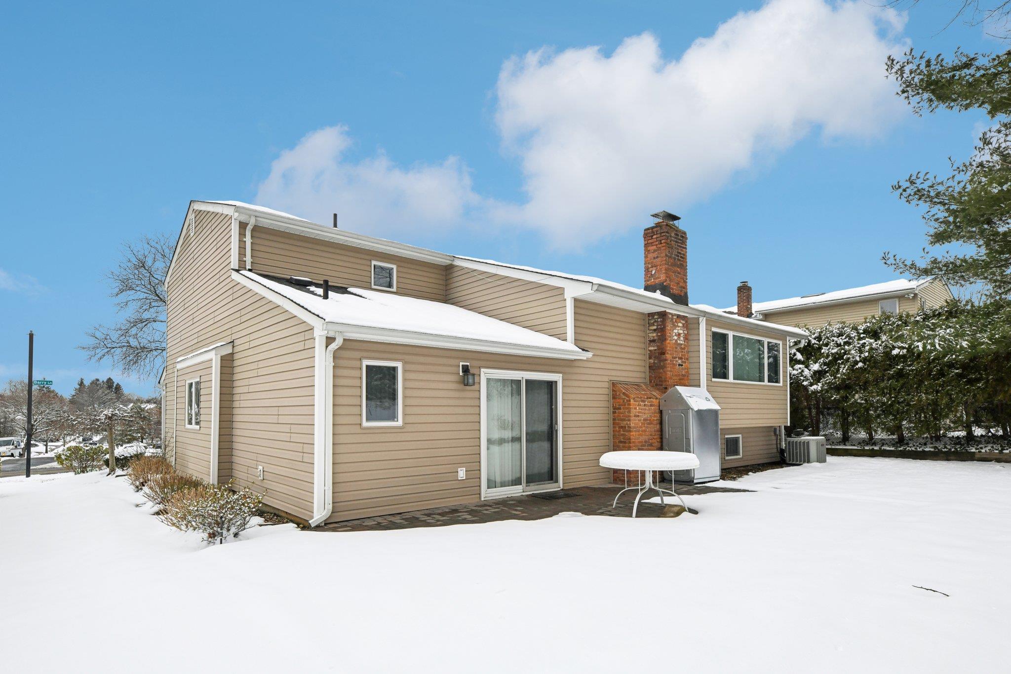 68 Barry Lane, Syosset, New York image 40