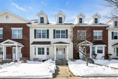 Homes For Sale - 110 Brattle Circle<br/> Melville, NY 11747