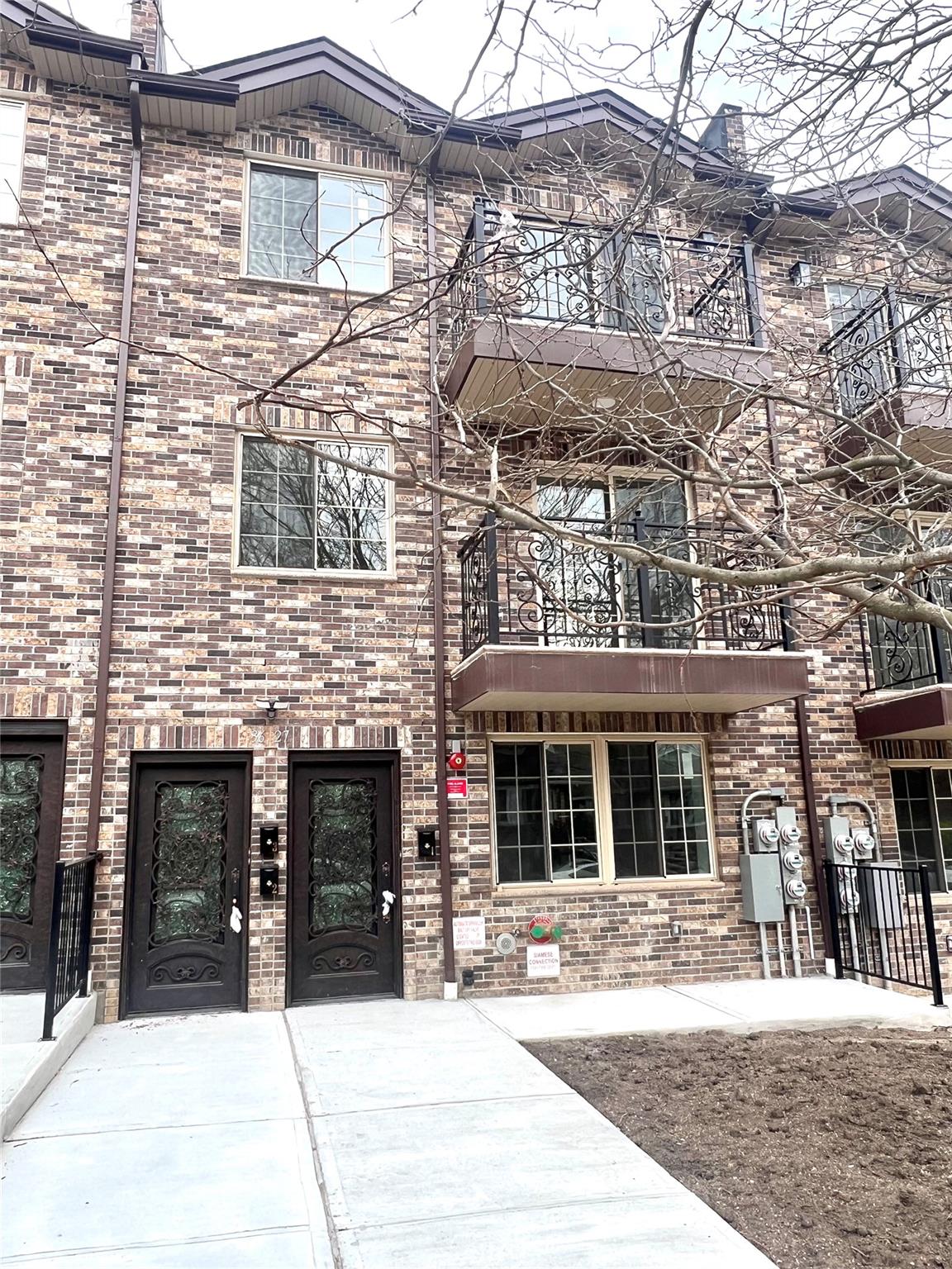 171st Street 3Fl, Flushing, Queens, NY - 3 Bedrooms  
2 Bathrooms  
5 Rooms - 