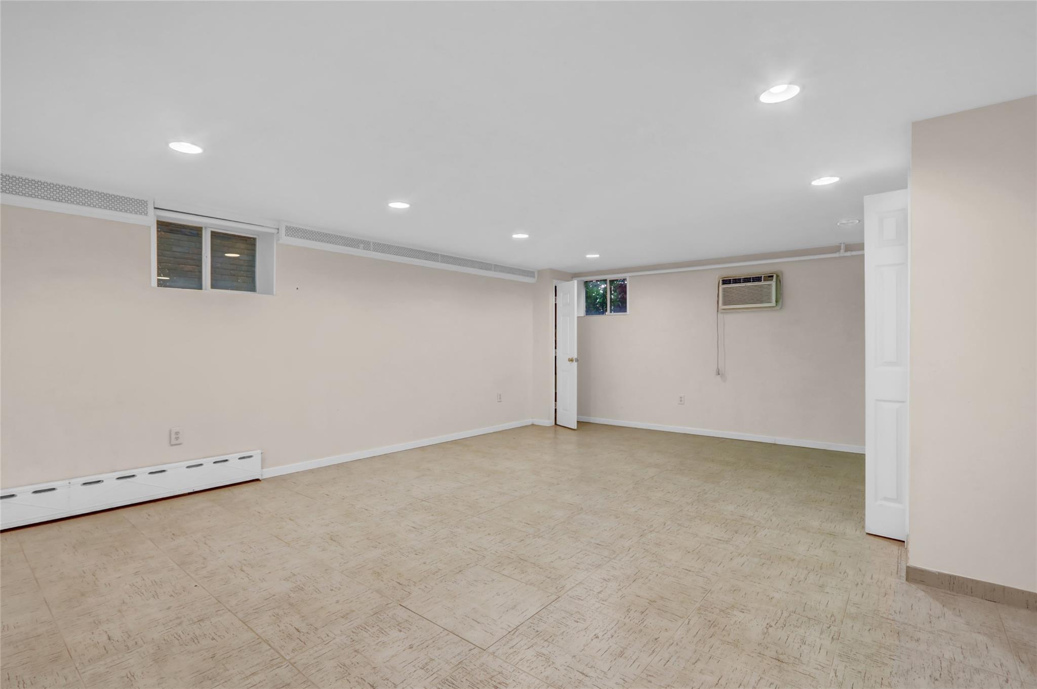 316 Oriental Boulevard, Brooklyn, New York image 25