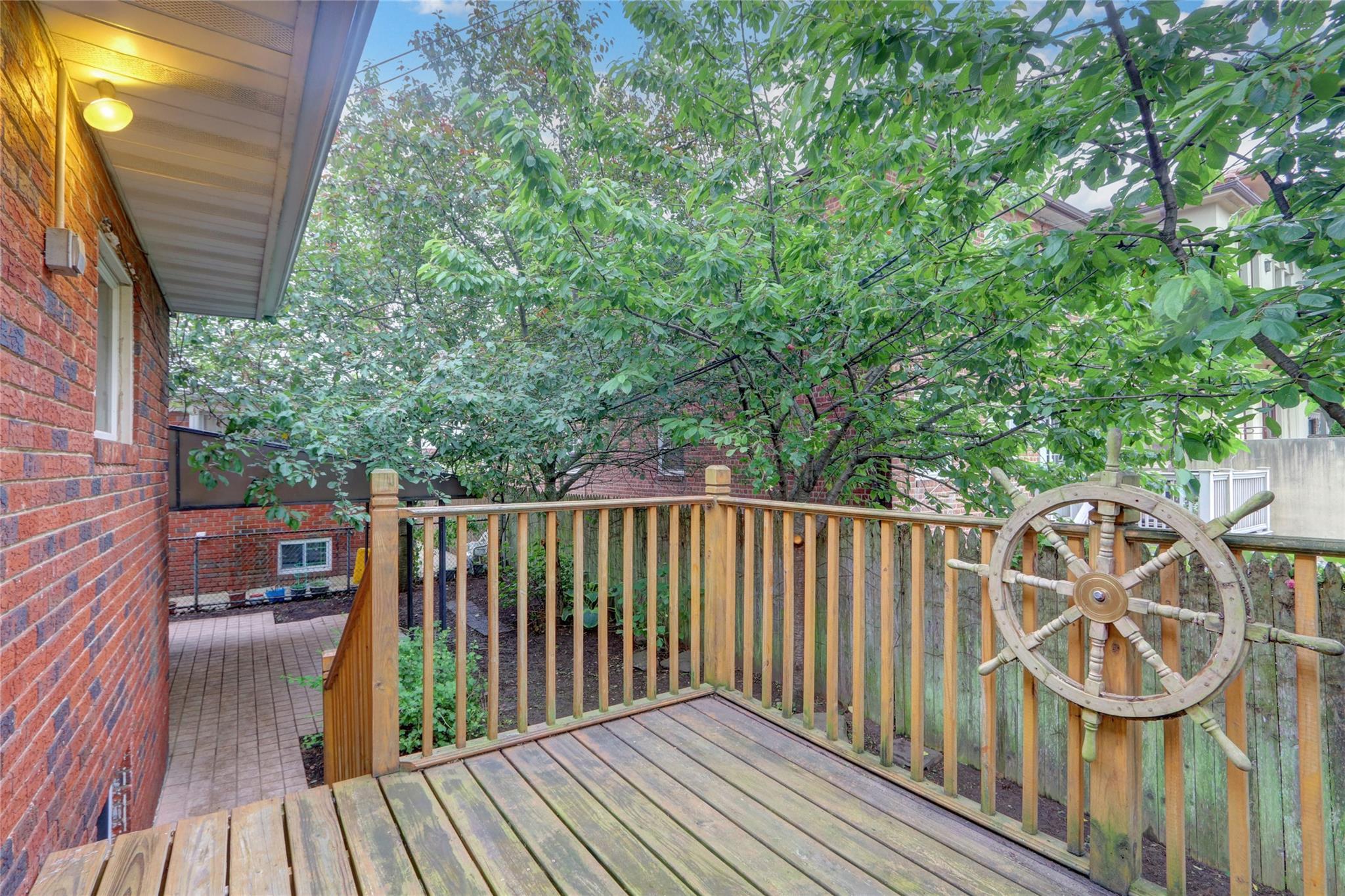 316 Oriental Boulevard, Brooklyn, New York image 27