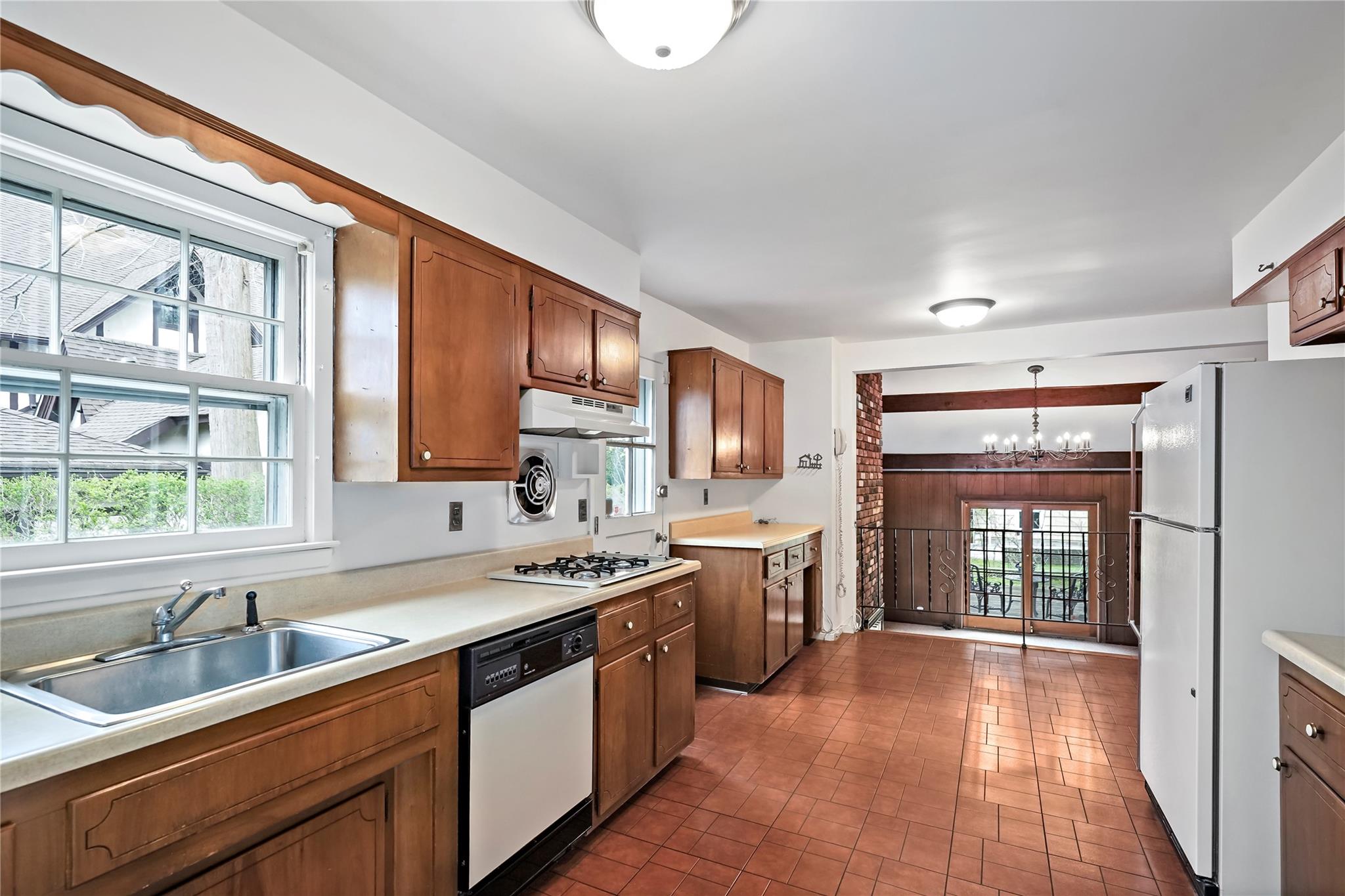 53 Cherry Avenue, New Rochelle, New York image 6