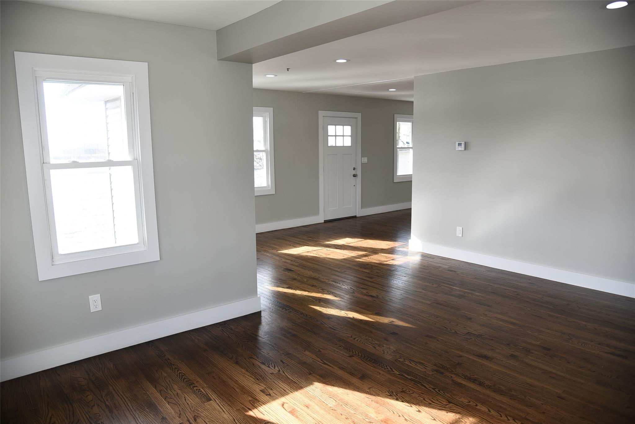 East Rockaway, New York 11518, United States, 4 Bedrooms Bedrooms, ,2 BathroomsBathrooms,Residential,Active,114080