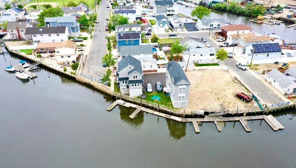 East Rockaway, New York 11518, United States, 4 Bedrooms Bedrooms, ,2 BathroomsBathrooms,Residential,Active,114080