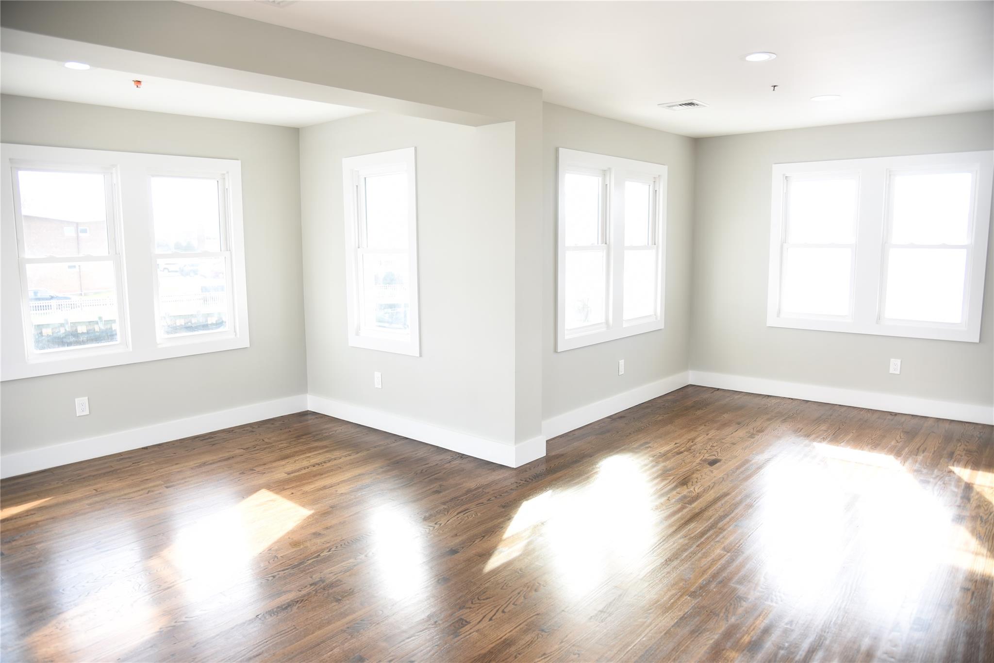 East Rockaway, New York 11518, United States, 4 Bedrooms Bedrooms, ,2 BathroomsBathrooms,Residential,Active,114080