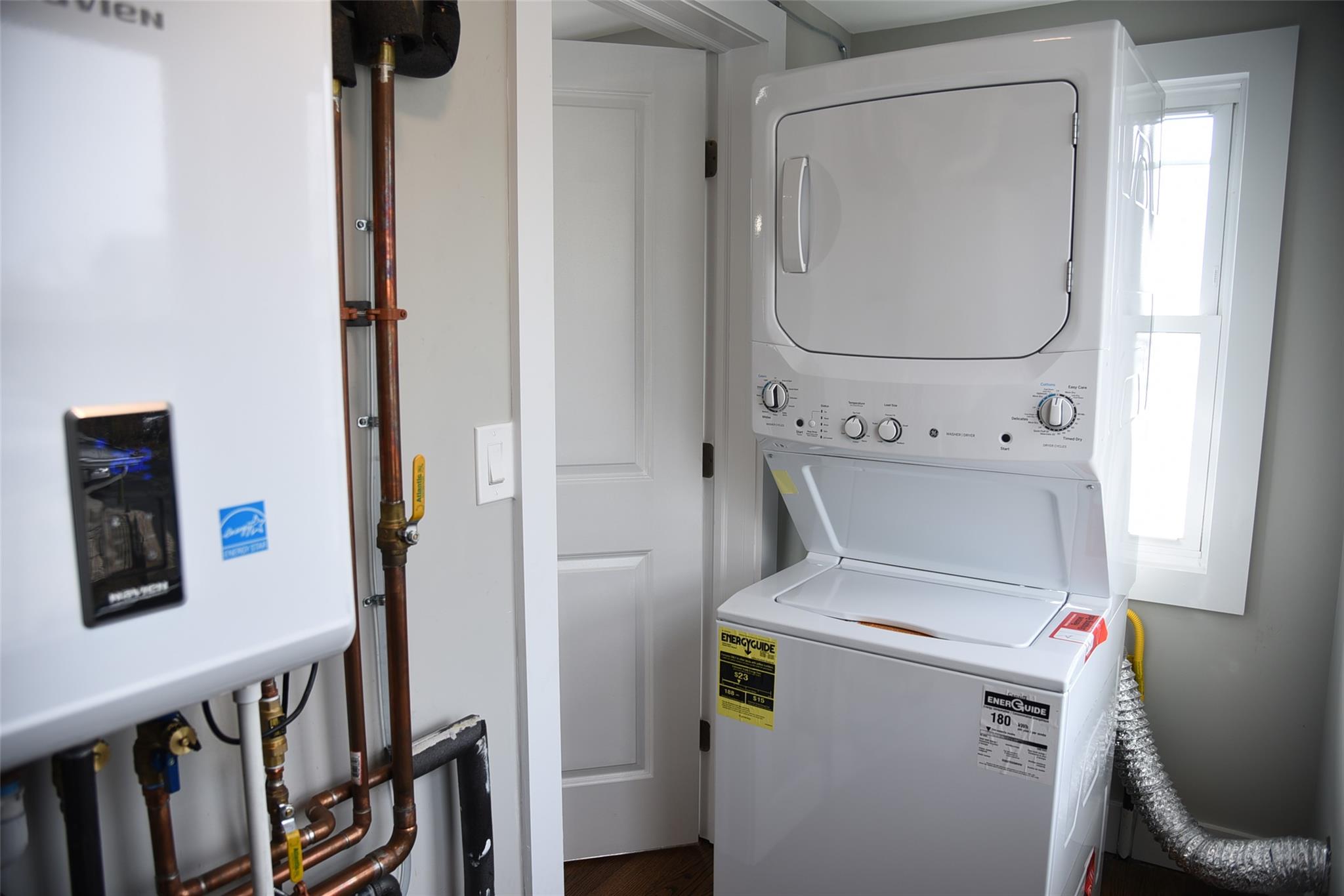 East Rockaway, New York 11518, United States, 4 Bedrooms Bedrooms, ,2 BathroomsBathrooms,Residential,Active,114080