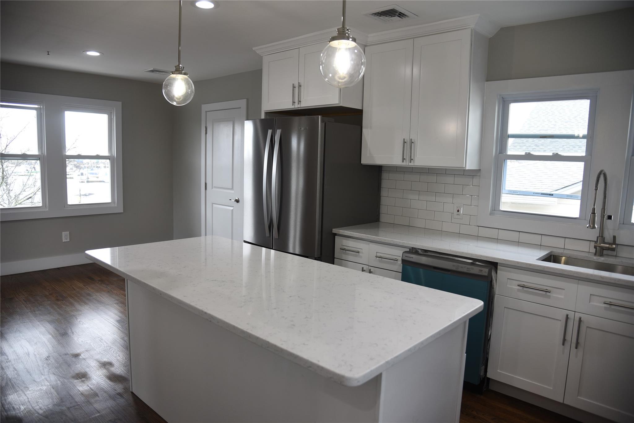 East Rockaway, New York 11518, United States, 4 Bedrooms Bedrooms, ,2 BathroomsBathrooms,Residential,Active,114080