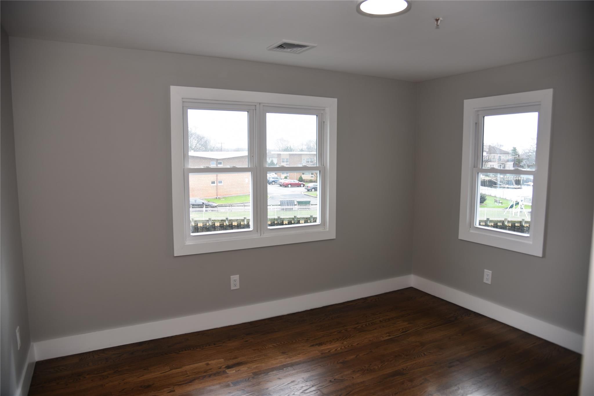 East Rockaway, New York 11518, United States, 4 Bedrooms Bedrooms, ,2 BathroomsBathrooms,Residential,Active,114080