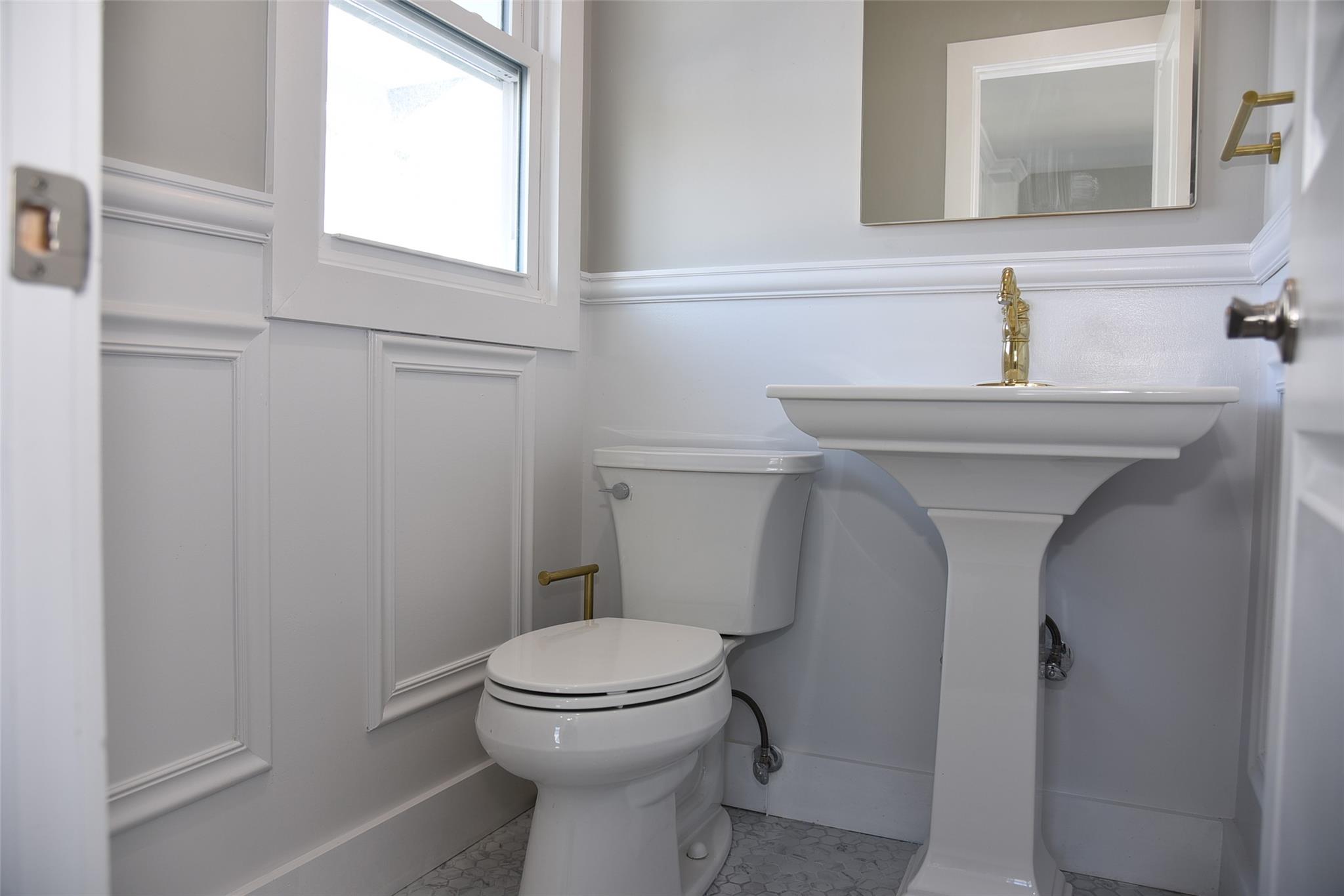 East Rockaway, New York 11518, United States, 4 Bedrooms Bedrooms, ,2 BathroomsBathrooms,Residential,Active,114080