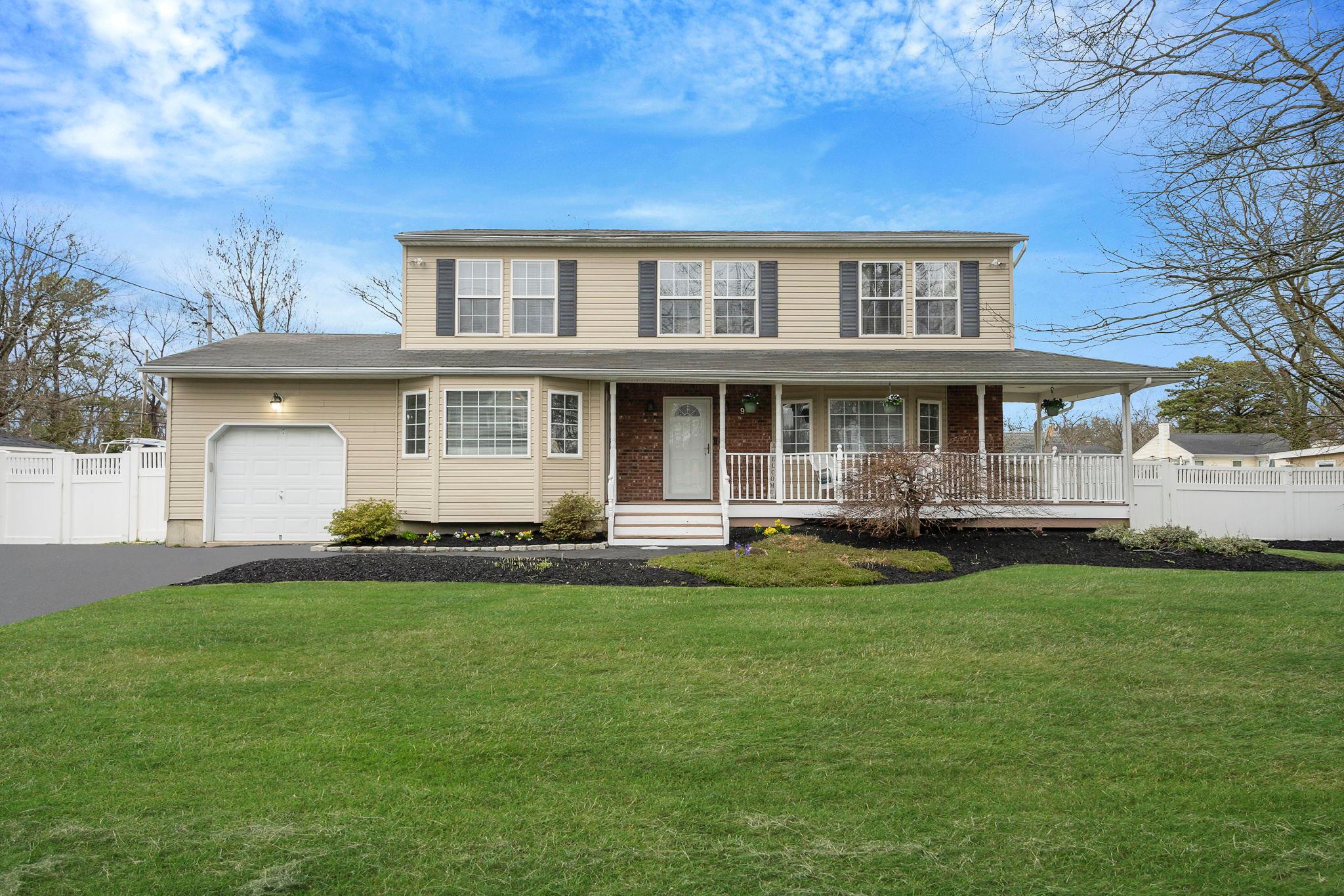 9 Jeanatta Avenue, Mastic, New York image 2