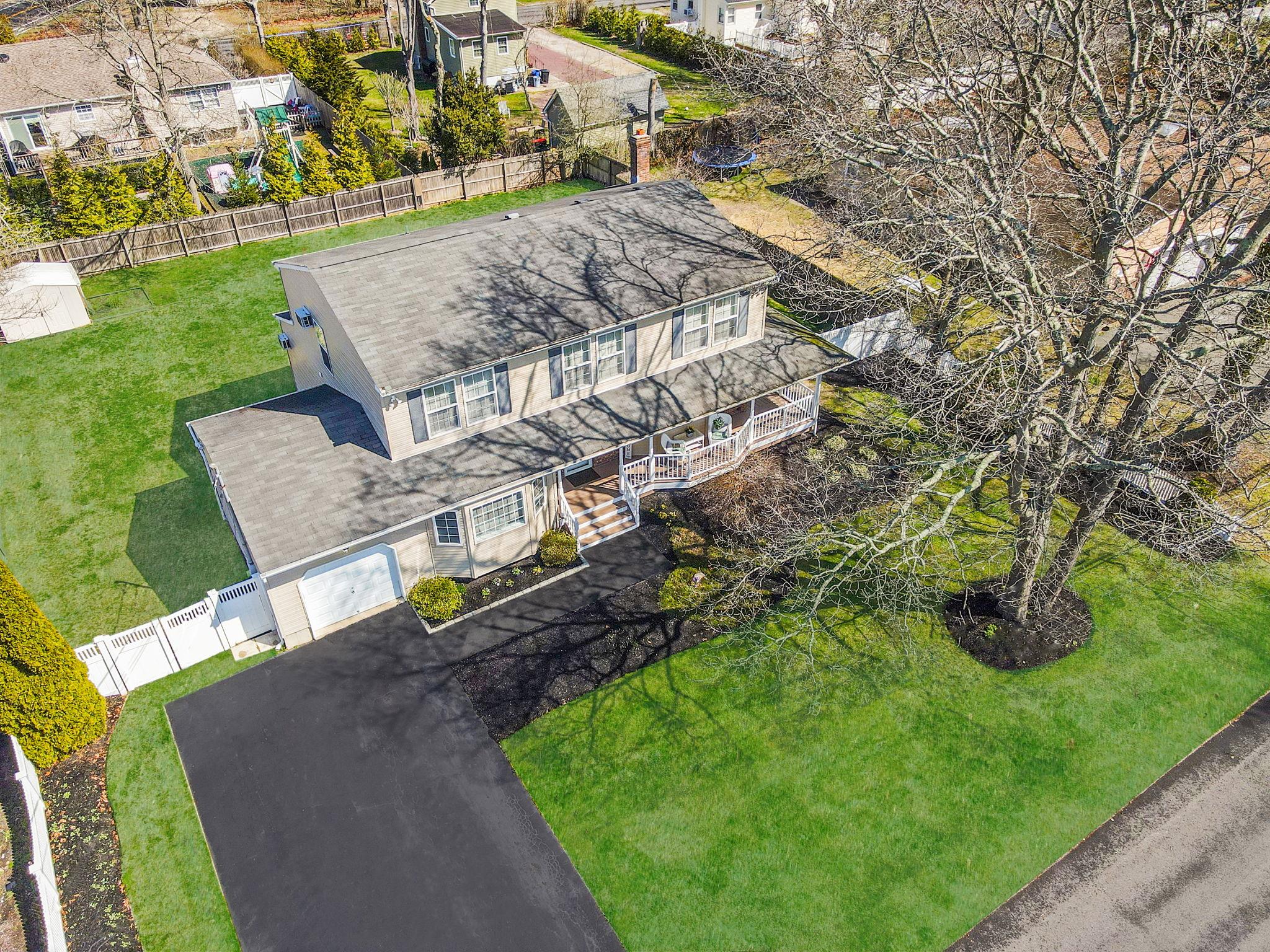 9 Jeanatta Avenue, Mastic, New York image 1