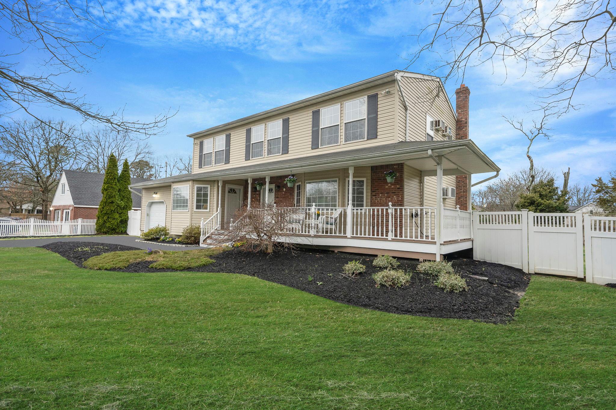 9 Jeanatta Avenue, Mastic, New York image 3