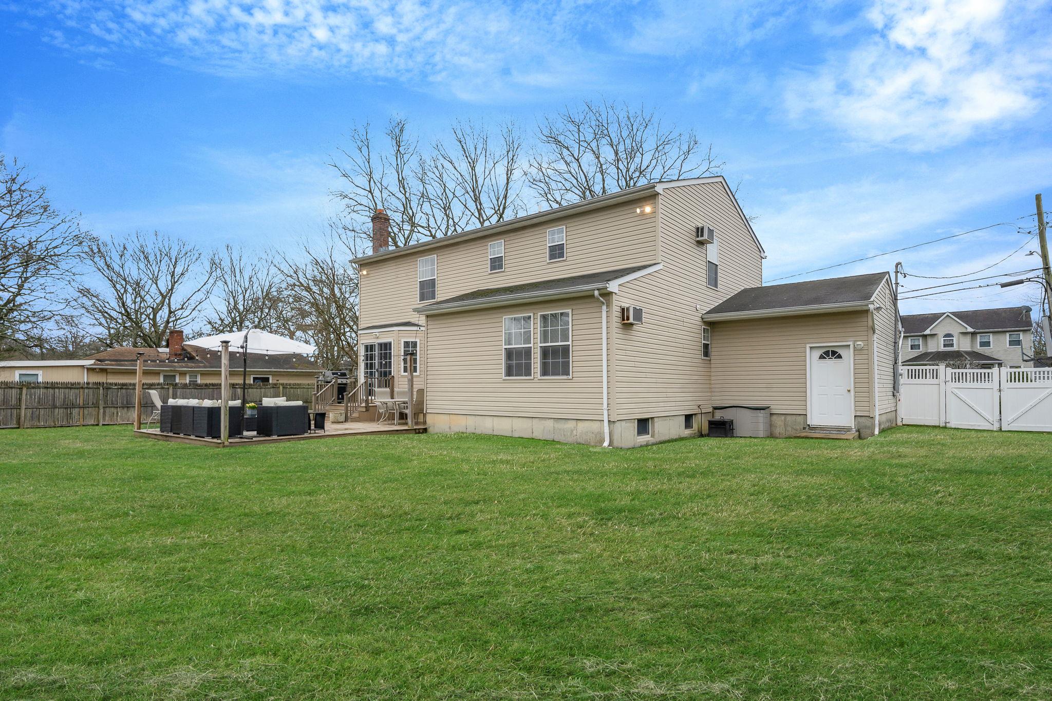 9 Jeanatta Avenue, Mastic, New York image 35