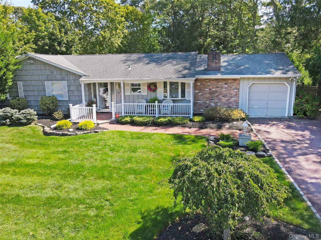 Photo of 72 Mahogany Road, Rocky Point, NY 11778 (MLS # 927105)