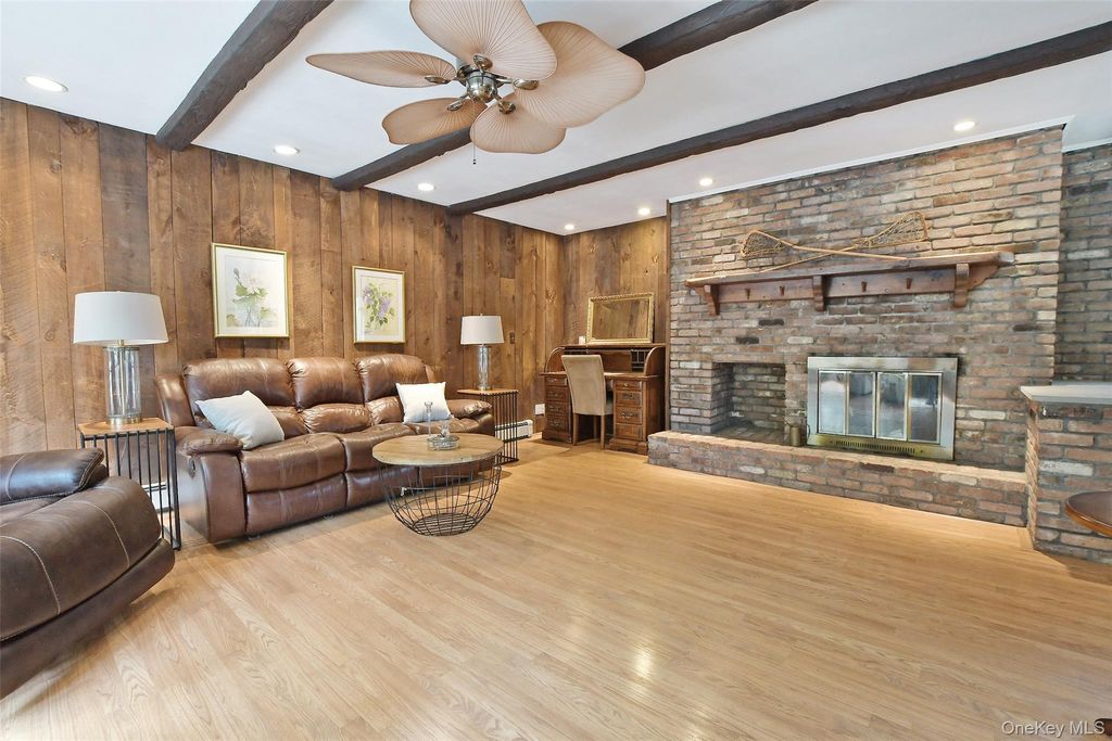 Photo of 72 Mahogany Road, Rocky Point, NY 11778 (MLS # 927105)