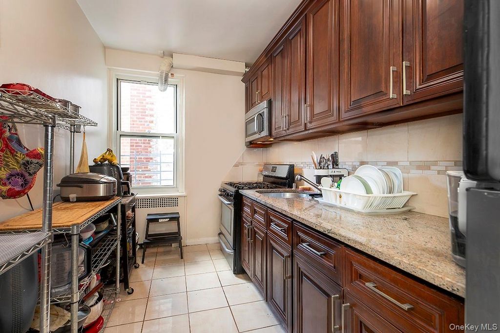 Photo of 72-15 37th Avenue #6A, Jackson Heights, NY 11372 (MLS # 988220)