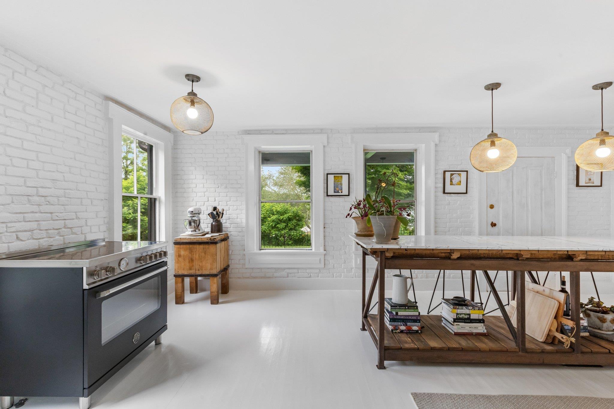 2 Sherwood Hill Road