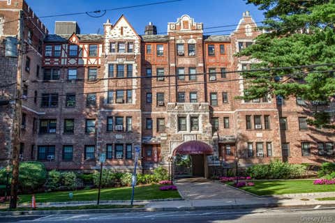 Homes For Sale - 23 Old Mamaroneck Road #3E<br/> White Plains, NY 10605