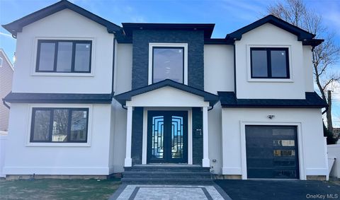 35 Castle Lane Levittown NY 11756