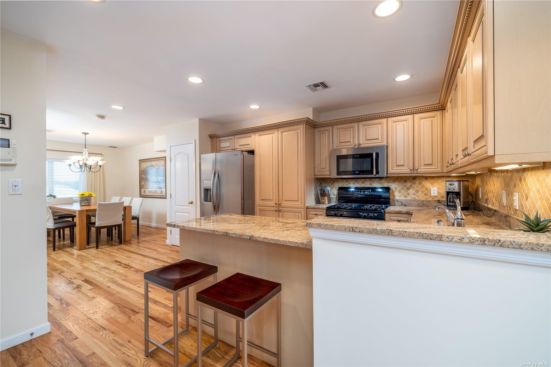 159 Monroe Boulevard #UPPER, Long Beach, New York image 9