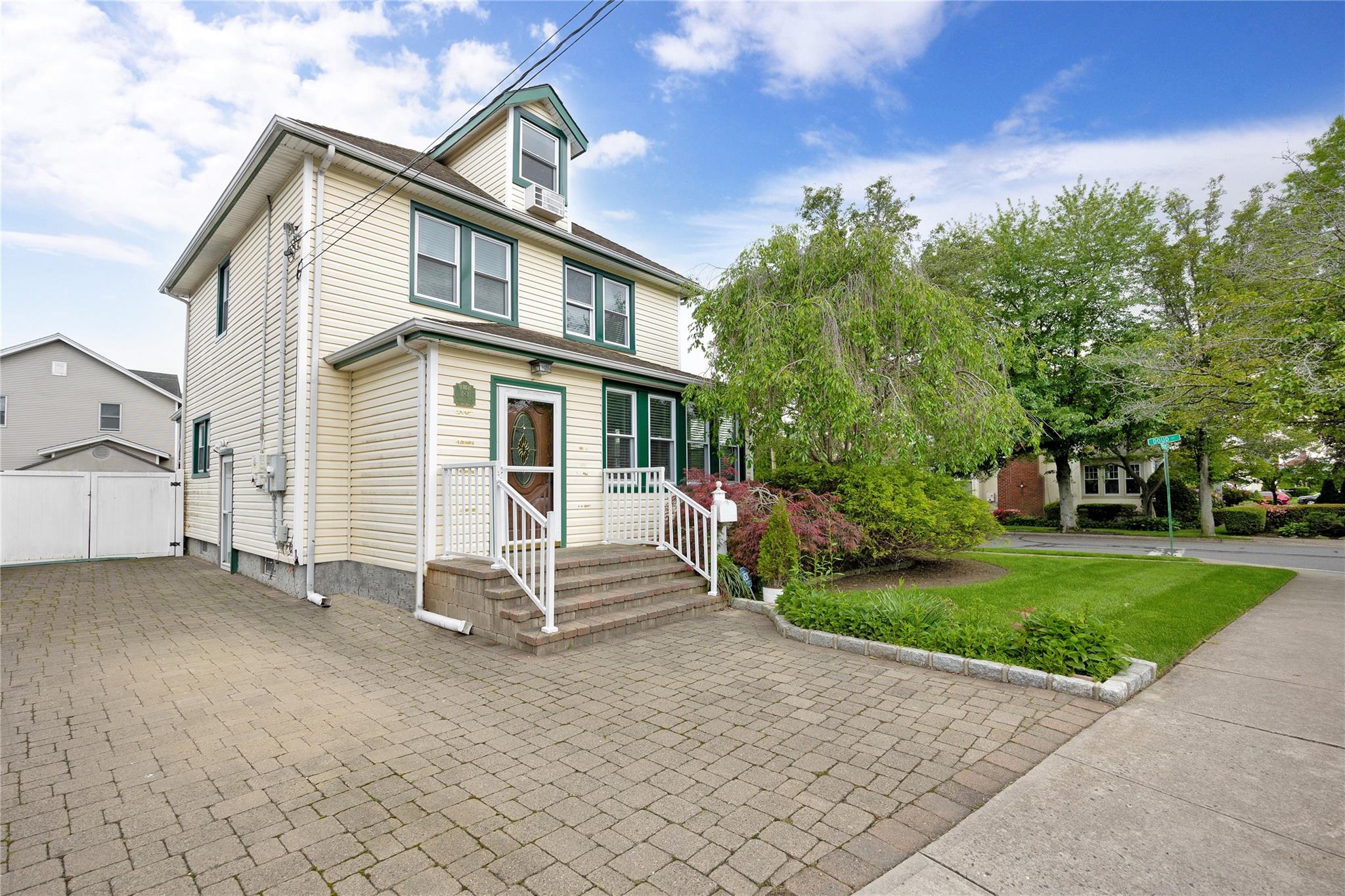 184 Prospect Street, Farmingdale, New York image 1