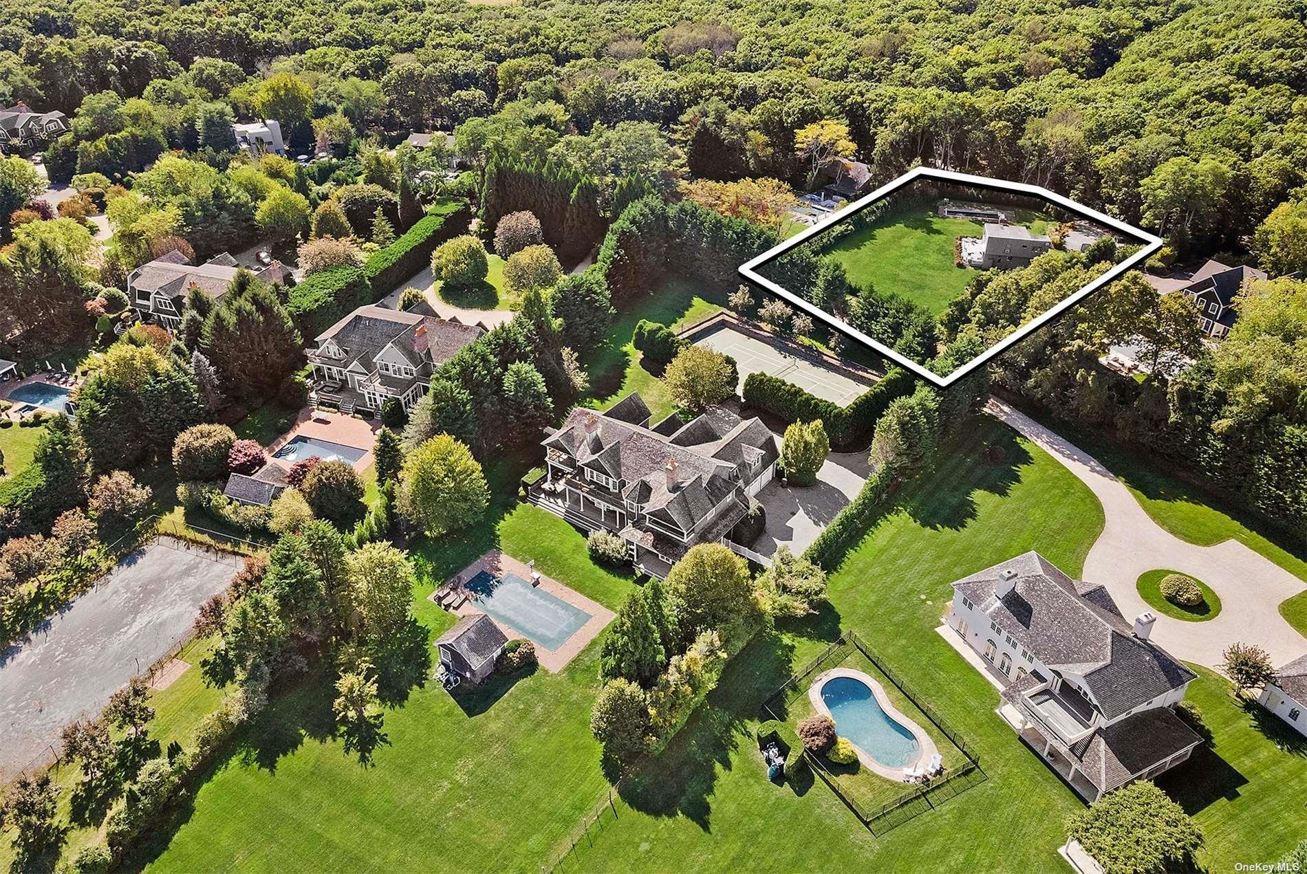 700 Edge Of Woods Road